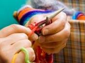 grand-mère délinquante condamnée tricoter pulls