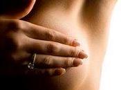 L'autopalpation seins: geste simple peut vous sauver