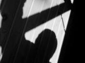 Deux voleurs cachent visage avec strings