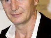 Liam Neeson malgré douleur, reprend travail