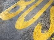 homme traverse l''Europe attaché sous