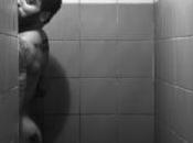 Lenny Kravitz découvrez-le sous douche