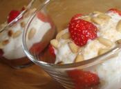 Verrine fraise rhubarbe fromage blanc, pour dessert fruité léger