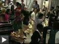 Video: Flashmob dans boutique vêtement Hammer can't tuch this)