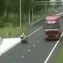 Policier moto percuté l'autoroute