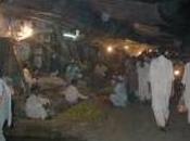 attentat frappe marché Peshawar