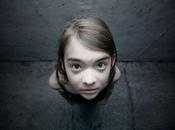 L'abysse aussi regarde fond