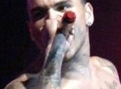 Chris Brown: Extra Show pour fans sans chemise