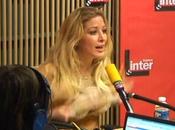 Loana montre seins radio