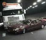 camion pousse voiture dans tunnel