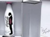 Karl Lagerfel habille bouteilles Coca-cola light