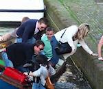 Deux blondes sont dans bateau