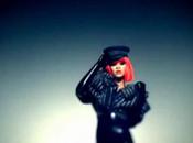 Rihanna moins sexy mais plus extravagante .... dans nouveau clip Rockstar