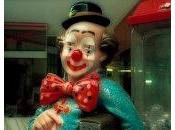 Pourquoi clown Auguste t-il rouge