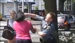 policier Seattle frappe adolescente visage