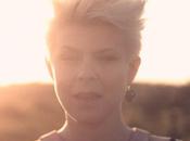 Clip Robyn dévoile "Hang With