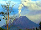 Indonésie Réveil volcan Sinabung, ...des milliers d'évacuations.