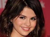 Selena Gomez Elle trouve Justin Bieber plus style Jonas Brothers
