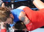 Edge s’impose disqualification face Punk