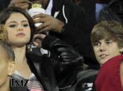 Justin Bieber Entouré Selena Gomez famille Smith pour sorties