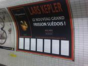 Commencer lecture d'un livre affiche métro