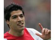 Ajax Luis Suarez suspendu sept matchs