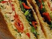 Club sandwich toscan poulet poivron rouge rôti avec roquette mayonnaise
