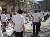 fête dans village l’UNESCO procession dansante