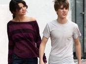 Justin Bieber Selena Gomez portent même collier (photo)