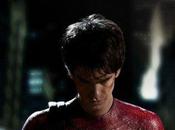Spider-Man Tobey Maguire kiffe nouveau costume
