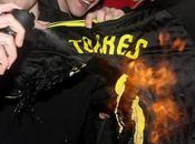 supporters Liverpool brûlent maillot Torres