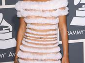 WOW… Rihanna moitié Grammy Awards