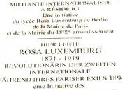 pose d'une plaque hommage Rosa Luxemburg Montmartre