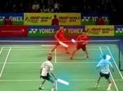 Jedi amateurs Badminton joue avec sabres laser