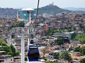 Télécabine française au-dessus favelas