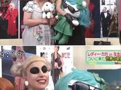Vidéo Lady Gaga reçoit peluche Hello Kitty télévision Japonaise