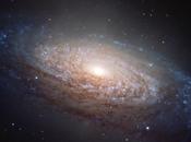 L’étonnante galaxie spirale floconneuse 3521 photographiée