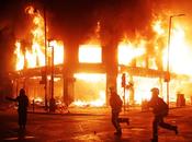 justice anglaise badine avec émeutiers