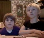 Enlever nappe sans faire tomber vaisselle