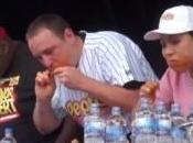 Sonya Thomas Elle mange ailes poulet minutes