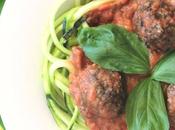Cuisine spaghetti courgettes, sauce marinara boulettes noix-champignons