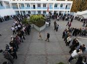 Tunisiens rendent urnes pour première élection libre leur histoire