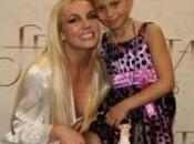 Britney Spears pose avec petite fille Meet Greet