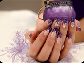 Nail stroke violet french manucure