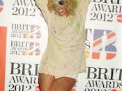 Brit Awards 2012 lionne Rihanna prend pour Picasso