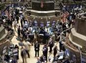 Wall Street point mort attente annonces