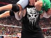 Brock Lesnar attaque John Cena