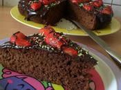 Gâteau yaourt chocolat décoré avec fraises Salima)