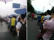 milliers chinois font queue devant usines Foxconn