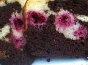 Cake marbré chocolat noir framboises